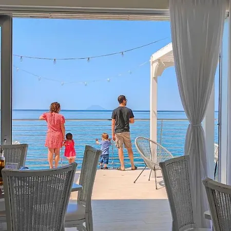 Semesteranläggning (resort) Rocca Di Vadaro - Beachfront Suites, & Capo Vaticano