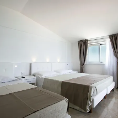 Semesteranläggning (resort) Rocca Di Vadaro - Beachfront Suites, & 3*