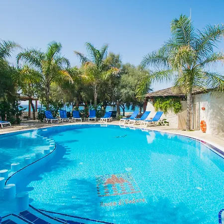 Rocca Di Vadaro - Beachfront Suites, & Capo Vaticano