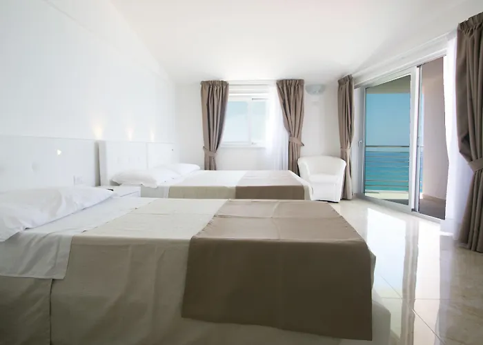 Rocca Di Vadaro - Beachfront Suites, & 3* Capo Vaticano