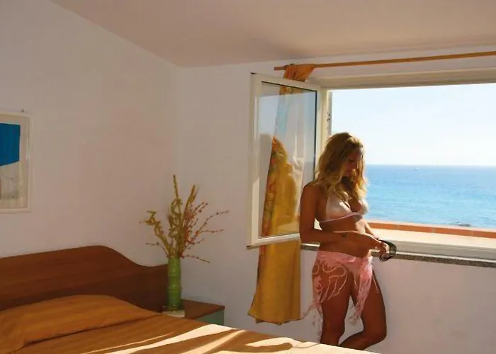 Rocca Di Vadaro - Beachfront Suites, & 3* Capo Vaticano