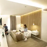 Station touristique Rocca Di Vadaro - Beachfront Suites, &