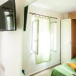 Rocca Di Vadaro - Beachfront Suites, & Üdülőközpont