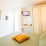 Rocca Di Vadaro - Beachfront Suites, & Üdülőközpont