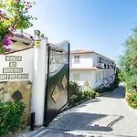 Rocca Di Vadaro - Beachfront Suites, &