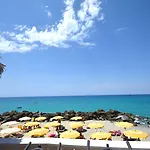 Rocca Di Vadaro - Beachfront Suites, & 3* Capo Vaticano