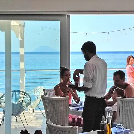 Rocca Di Vadaro - Beachfront Suites, & منتجع كابو فاتيكانو