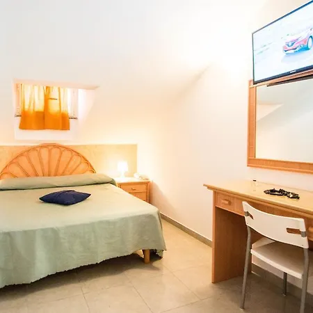 Rocca Di Vadaro - Seafront Suites, & 3* Capo Vaticano