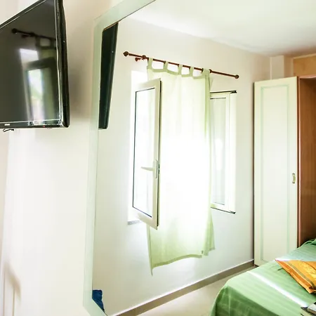 Rocca Di Vadaro - Seafront Suites, & Semesteranläggning (resort)