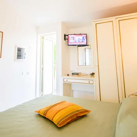 Rocca Di Vadaro - Seafront Suites, & Station touristique