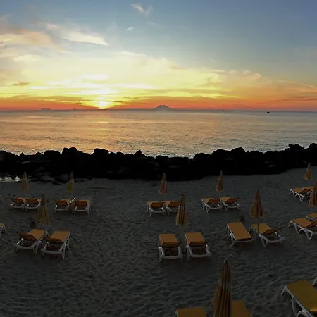 Station touristique Rocca Di Vadaro - Seafront Suites, &