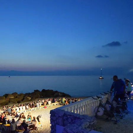 منتجع Rocca Di Vadaro - Beachfront Suites, & كابو فاتيكانو