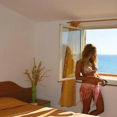 Rocca Di Vadaro - Seafront Suites, & 3* Capo Vaticano