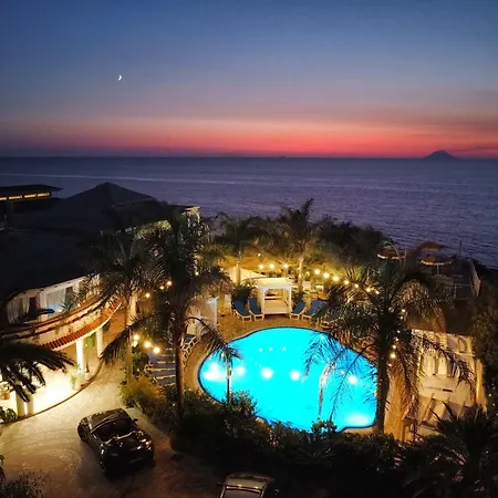 Rocca Di Vadaro - Seafront Suites, & 3*