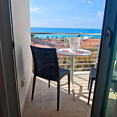 אתר נופש Rocca Di Vadaro - Beachfront Suites, &