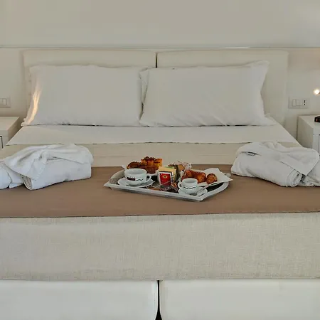 Rocca Di Vadaro - Beachfront Suites, & אתר נופש