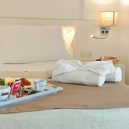 Rocca Di Vadaro - Beachfront Suites, & Resort Capo Vaticano