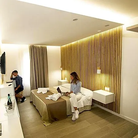 Rocca Di Vadaro - Seafront Suites, & 3*