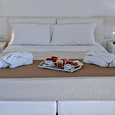Rocca Di Vadaro - Seafront Suites, & 3* 梵蒂冈角