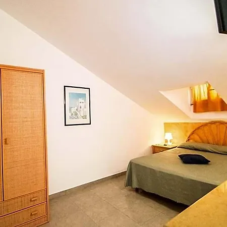 Rocca Di Vadaro - Seafront Suites, & Semesteranläggning (resort)