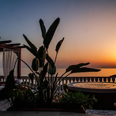 Rocca Di Vadaro - Beachfront Suites, Rooms&apartments 3* Capo Vaticano