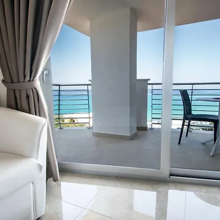 Rocca Di Vadaro - Beachfront Suites, & منتجع 3*