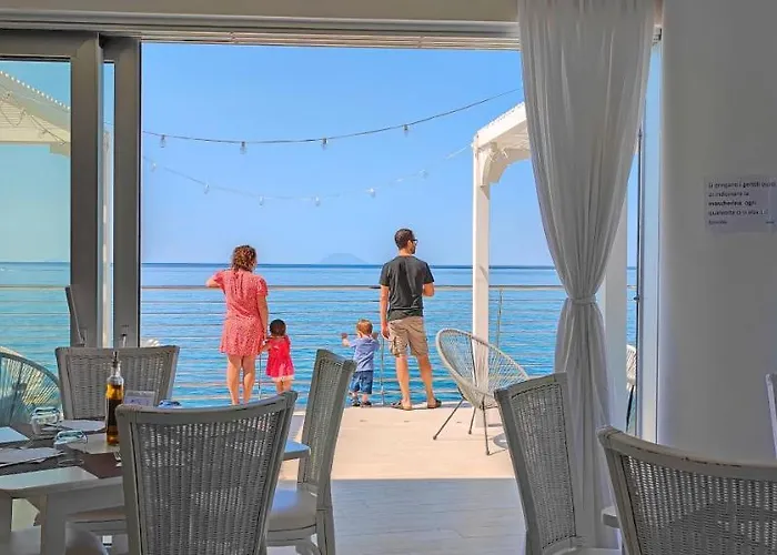 אתר נופש Rocca Di Vadaro - Beachfront Suites, & קאפו ואטיצ'אנו