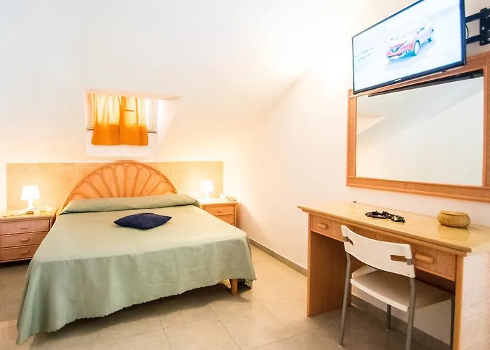 Rocca Di Vadaro - Beachfront Suites, Rooms&apartments 3* Capo Vaticano