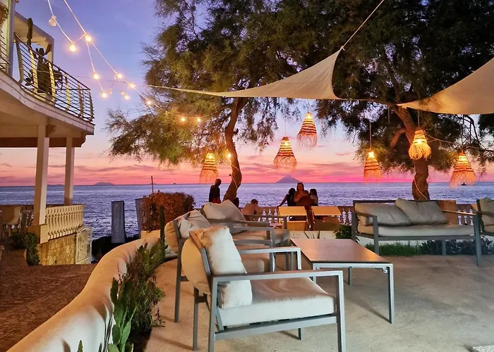 אתר נופש Rocca Di Vadaro - Beachfront Suites, &