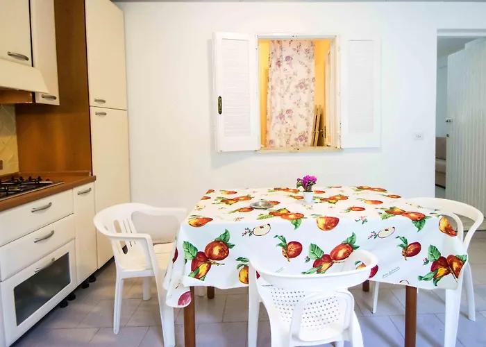 Rocca Di Vadaro - Beachfront Suites, & אתר נופש