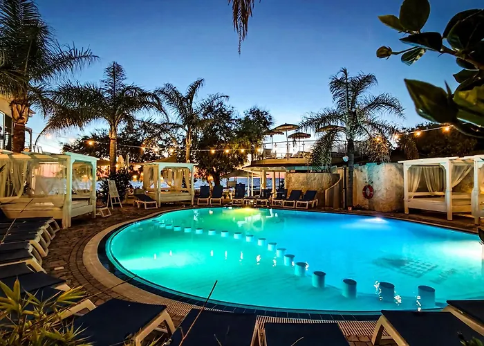 Rocca Di Vadaro - Beachfront Suites, & 3* Capo Vaticano