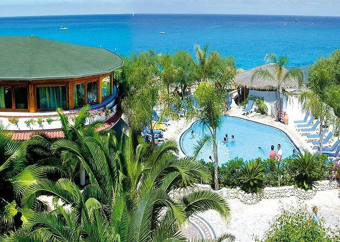 אתר נופש Rocca Di Vadaro - Beachfront Suites, &