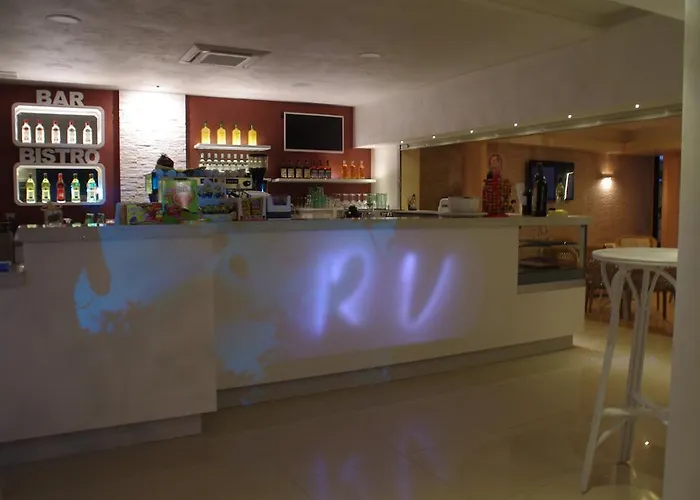 Rocca Di Vadaro - Beachfront Suites, & אתר נופש 3*